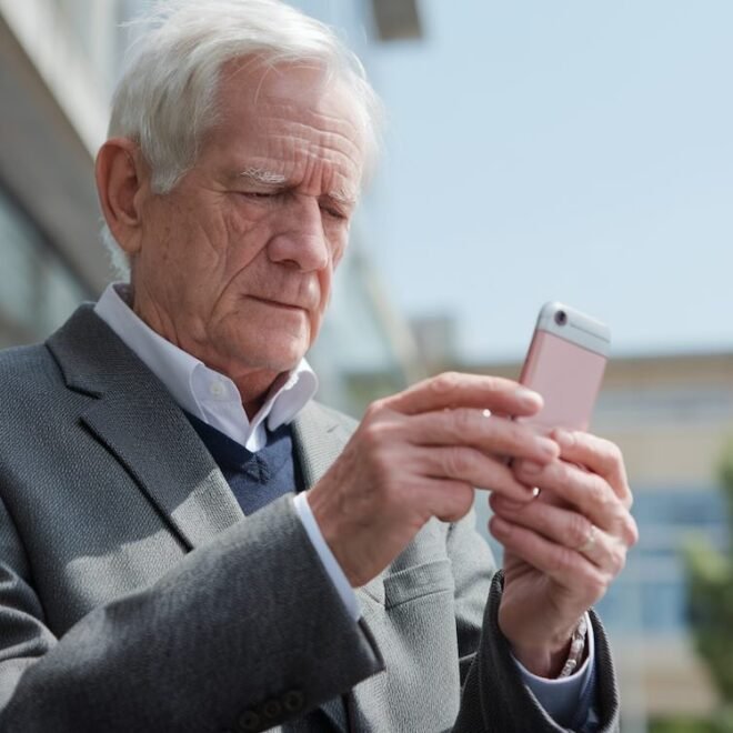 Get a Jitterbug Phone for Free: The Best Options for Seniors